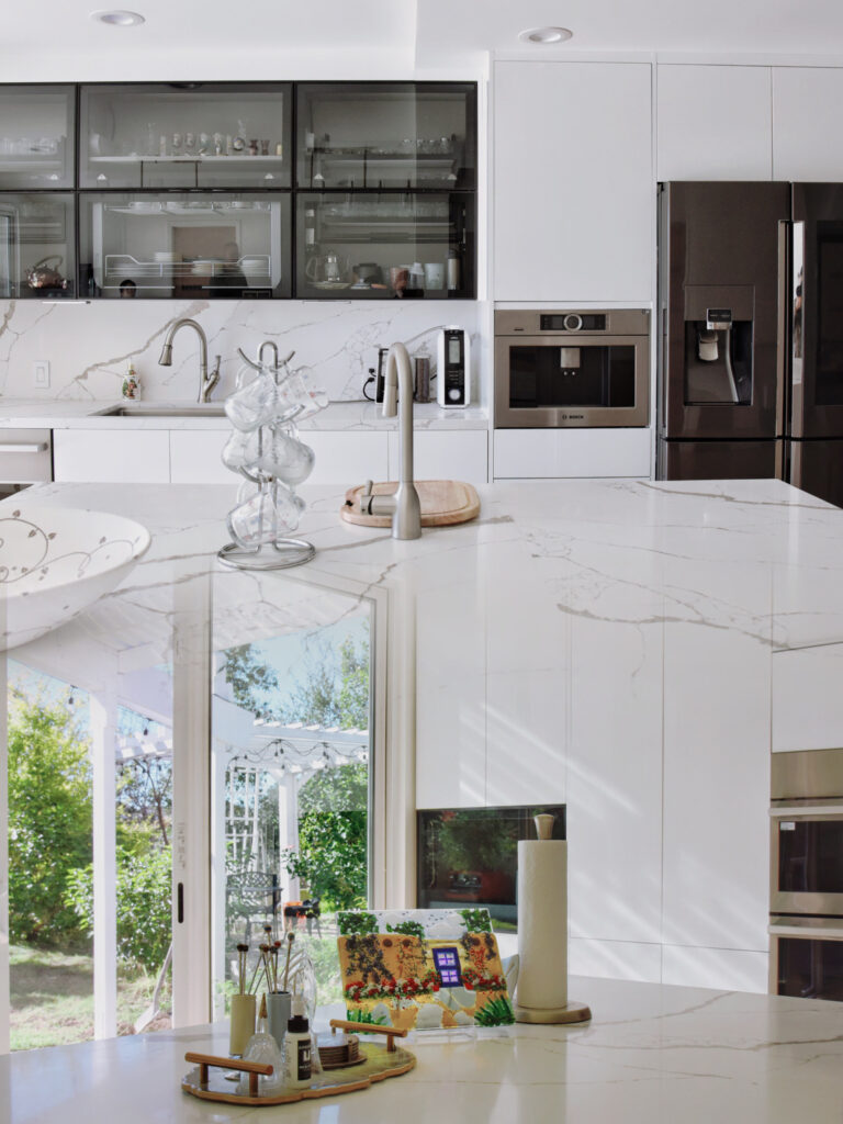 High Gloss White Euro Cabinet