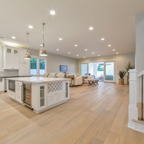 Bright White Shaker Kitchen Cabinets