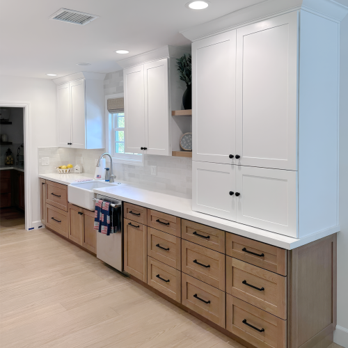 Modern kitchen with Oakcrest City NOS natural oak shaker cabinets