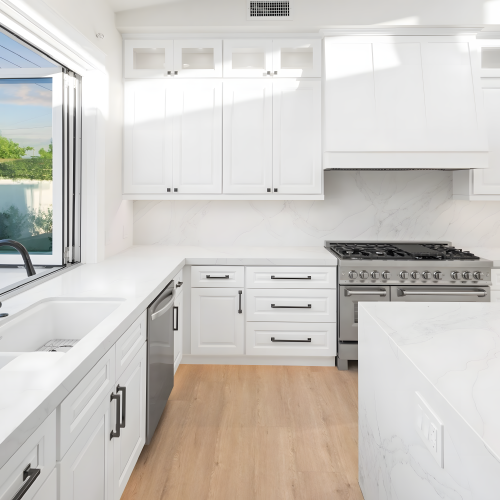 Snow Bay BWR | White Raised Cabinets
