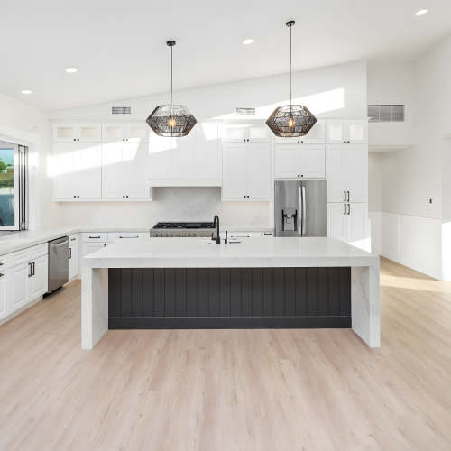 Snow Bay BWR | White Raised Cabinets